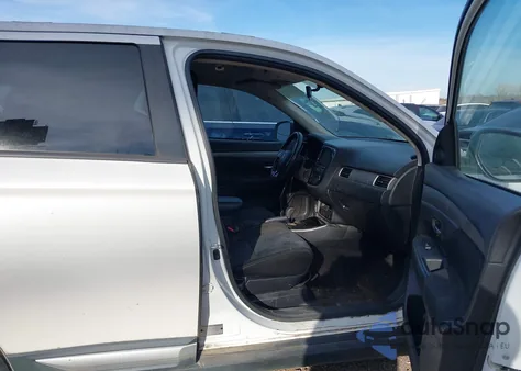 2017 Mitsubishi Outlander Se z USA, uszkodzony, nr VIN JA4AD3A38HZ043845